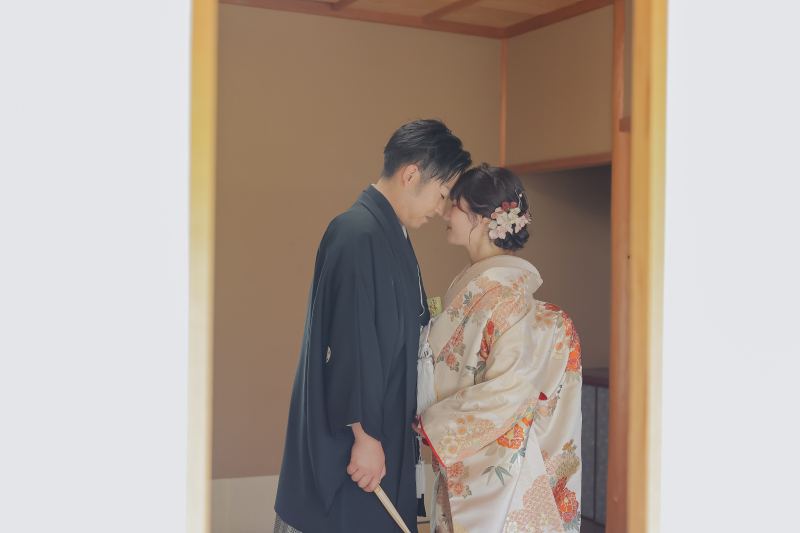 おでこを寄せて