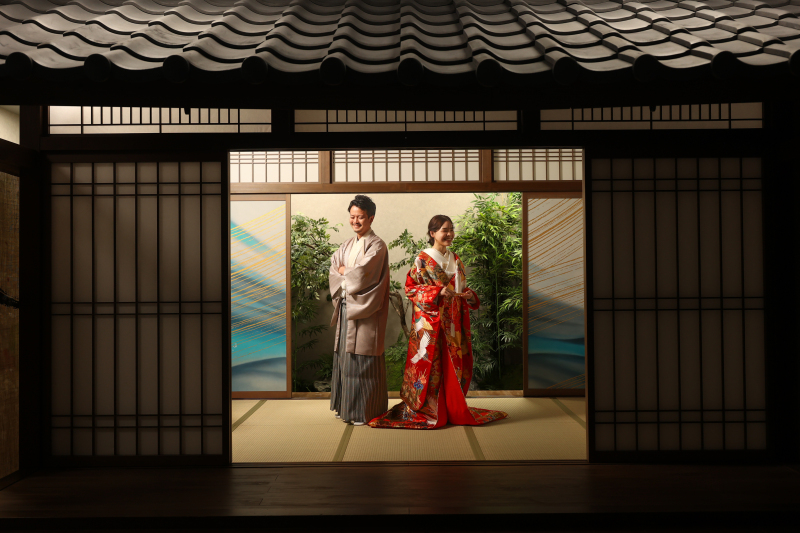 ベージュ×真紅