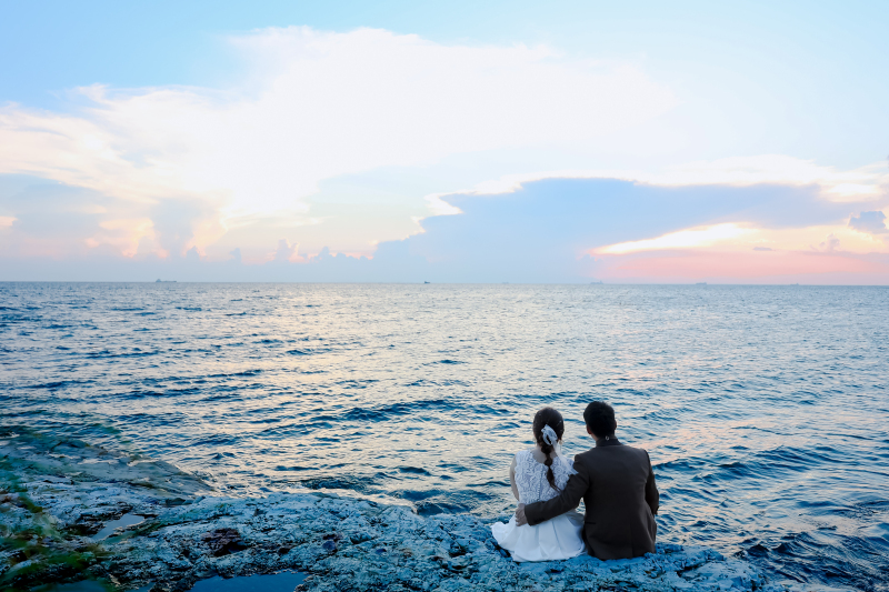 崖に座ってロマンティックに