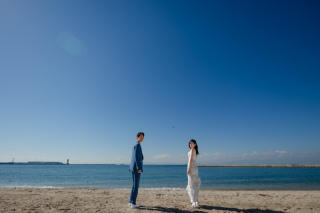 【洋装ロケーション】美しい青が広がるロケーション