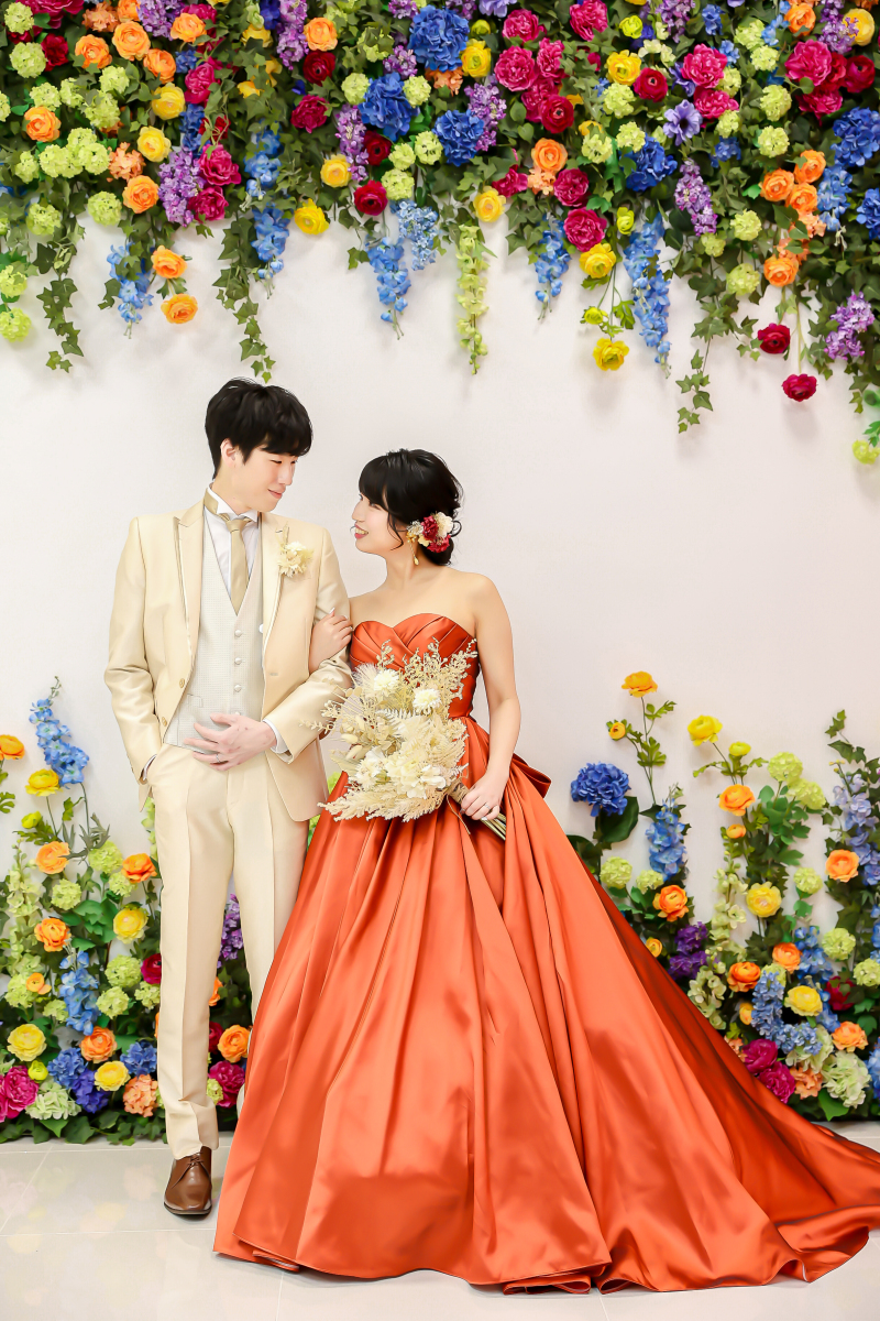 大注目!テラコッタカラードレスがとっても映えます