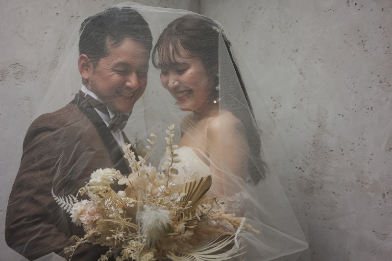 ベールに包まれて