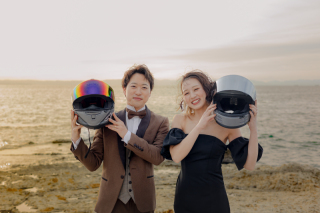 【洋装ロケーションプラン】お二人らしさ溢れるショットを夕日と共に