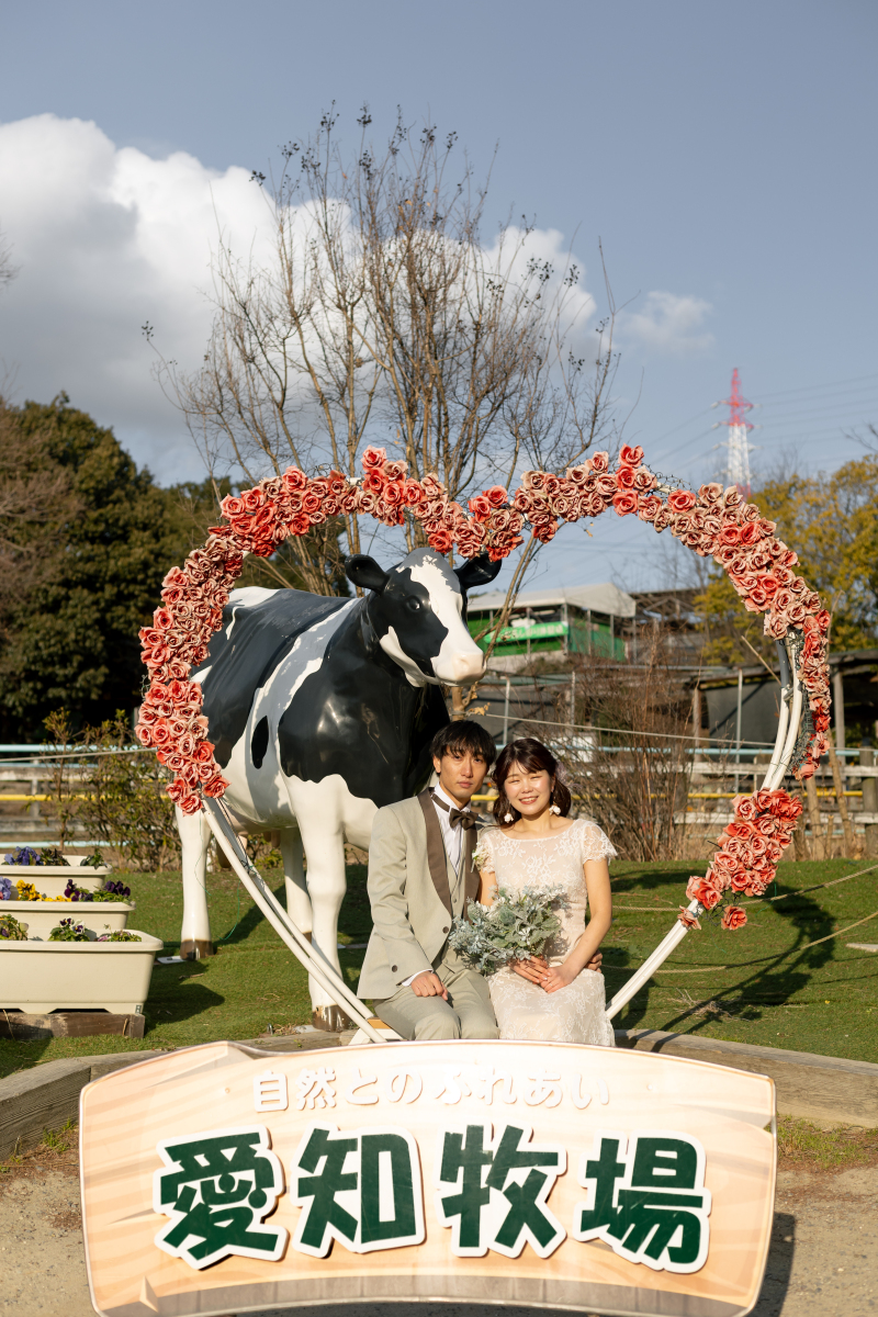 牧場に咲くふたりの記念写真