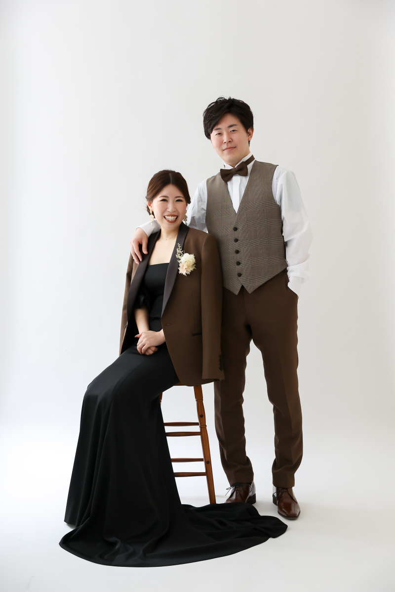 ジャケットを羽織ってラフな雰囲気に