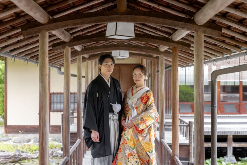 回廊に佇むふたり