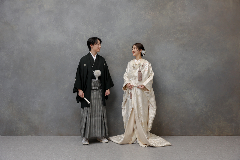向かい合う、和装の一瞬