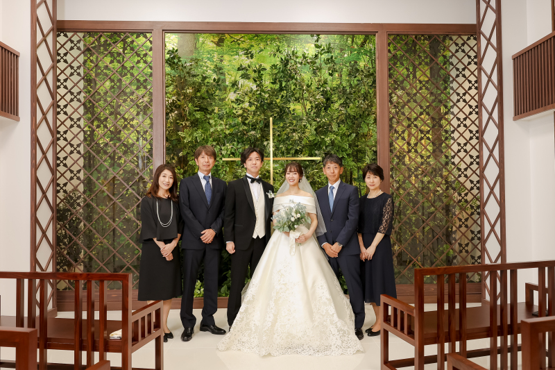 チャペルでの家族写真