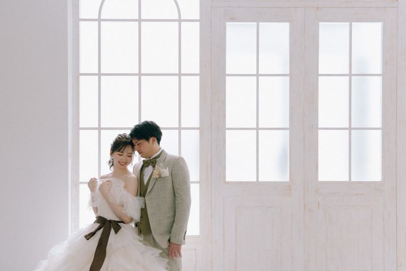 スタジオで自然光を活かした撮影を