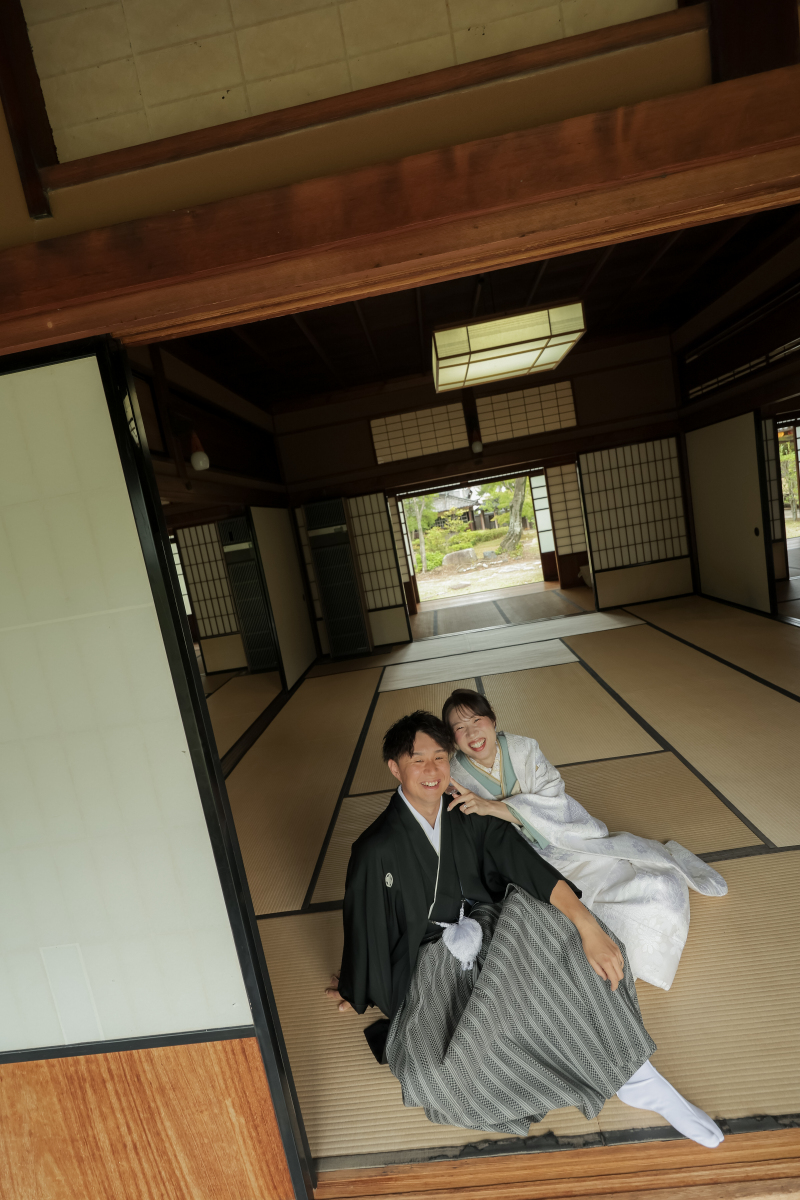 畳に広がる笑い声
