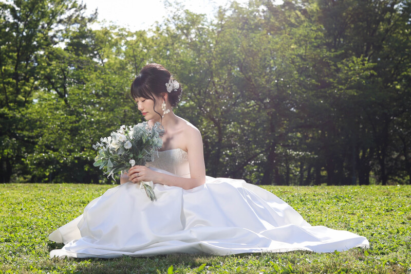 緑とウエディングドレス