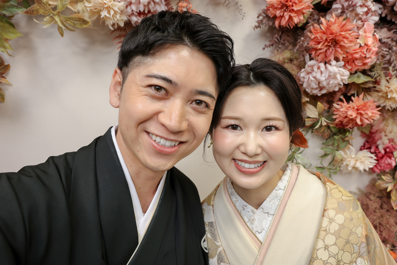 花に寄り添う輪郭