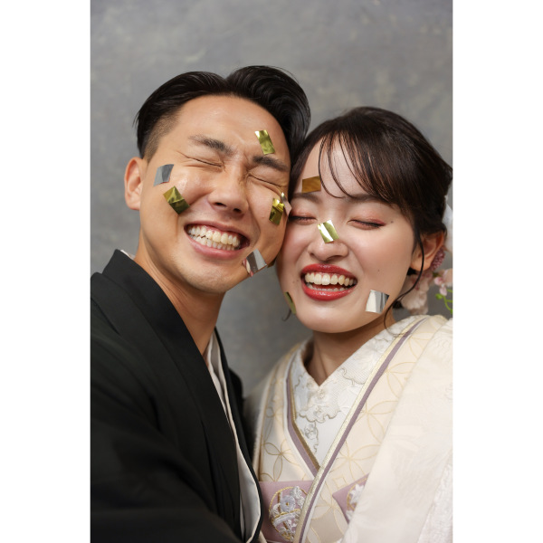 お顔にペタペタ