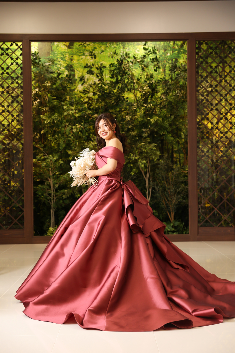 広がりのあるドレスを綺麗に