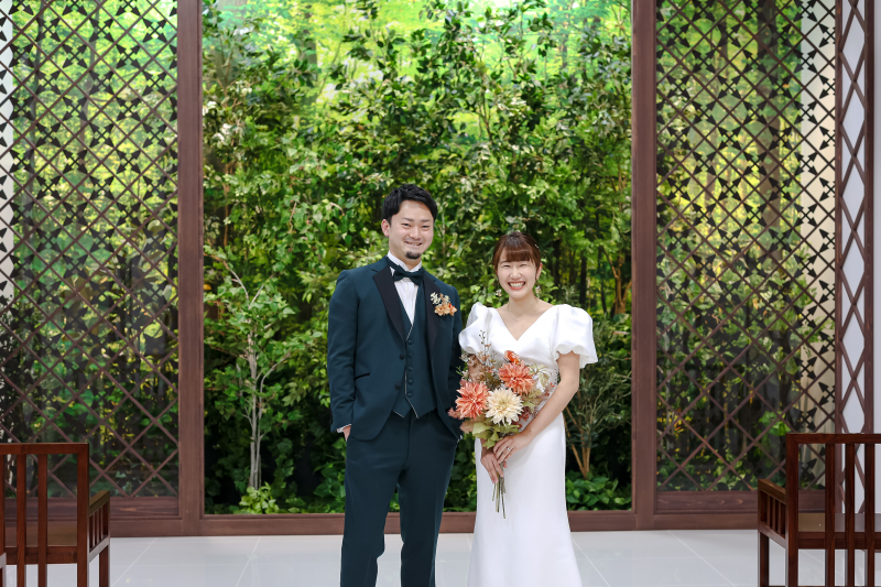 チャペルスタジオの緑をバックに撮影スタート!