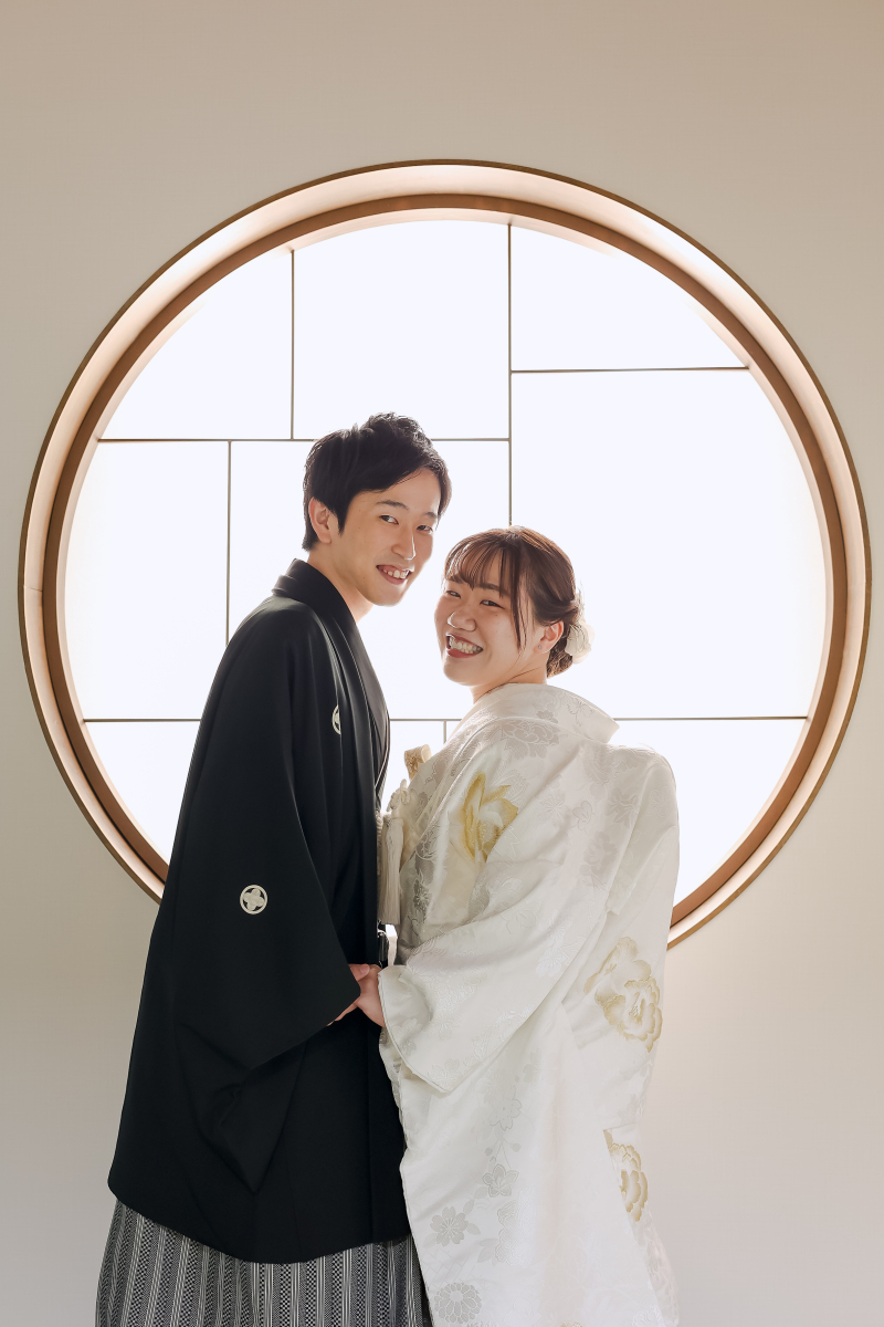 シンプルな丸窓で