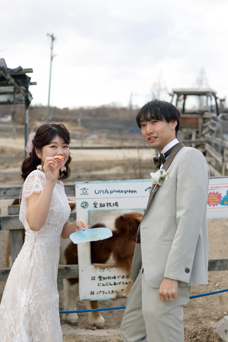 牧場で交わす結婚の瞬間