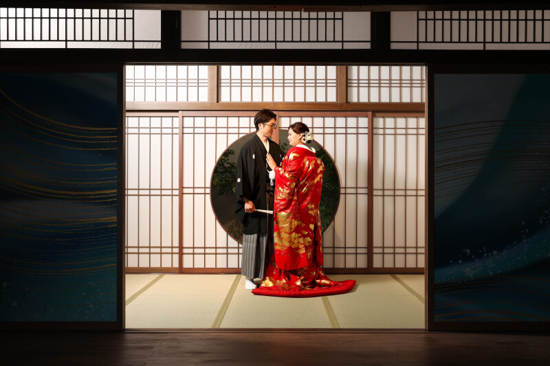 新婦さんが目を逸らした隙に新郎さんうっとり