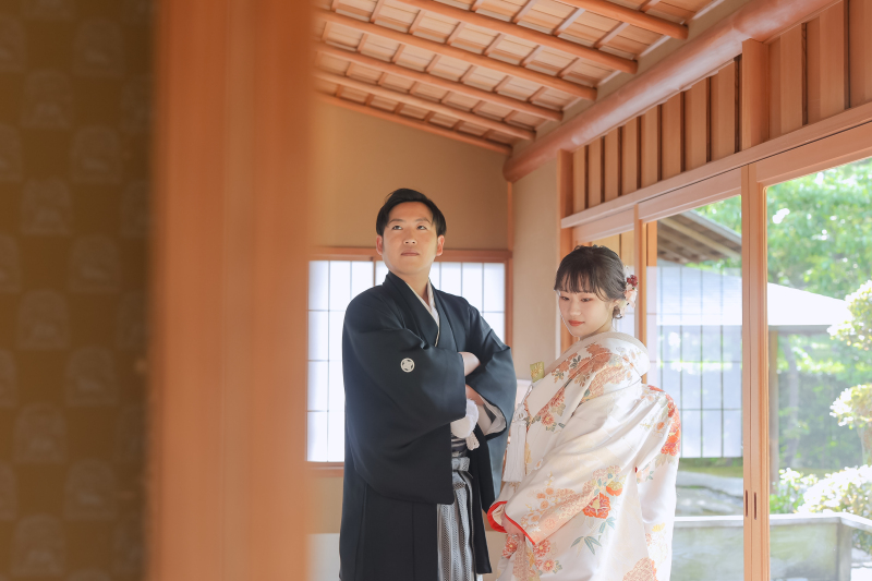 廊下でキリッと