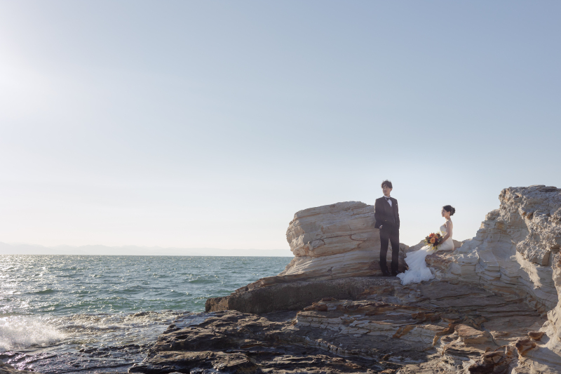 野間灯台の崖で