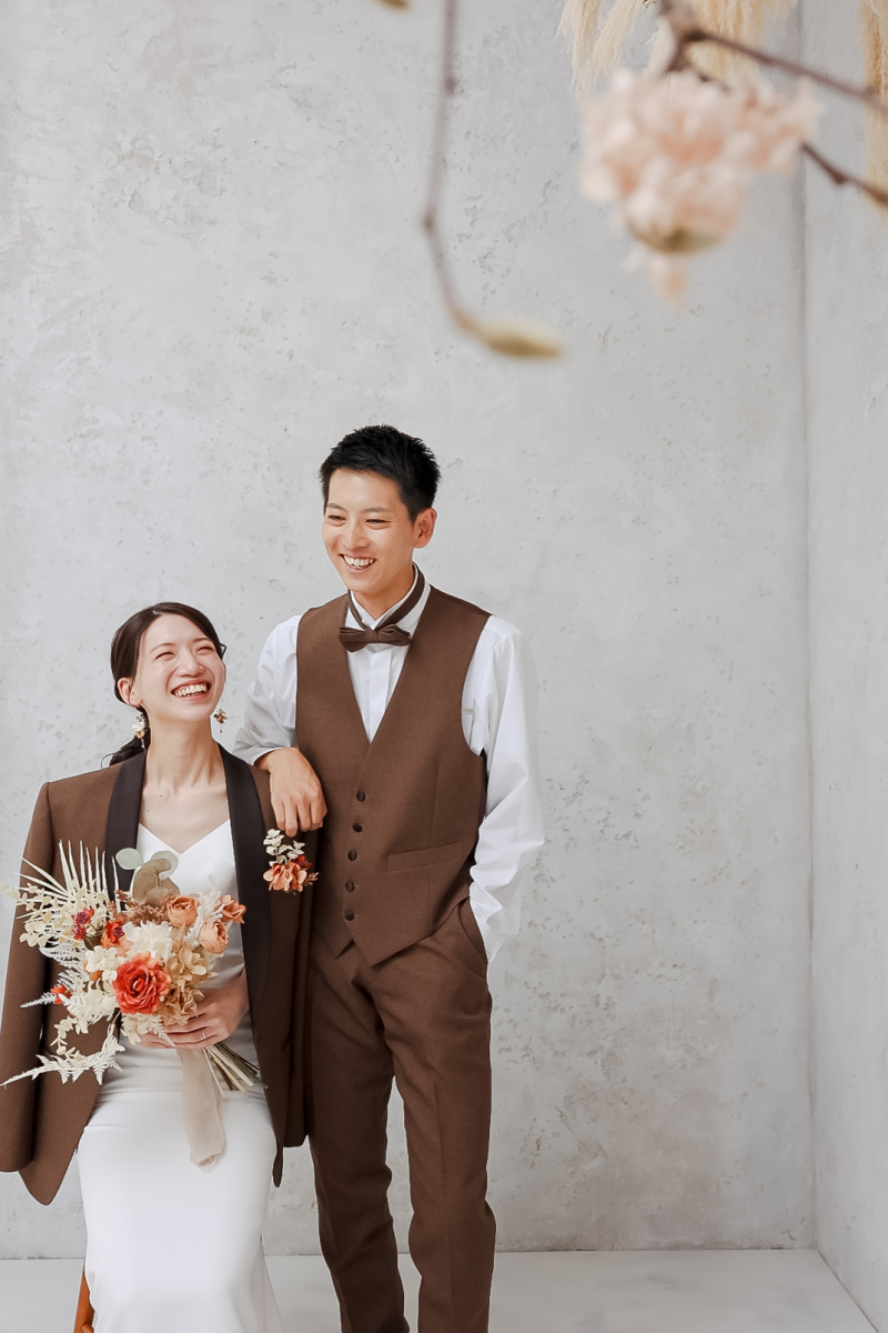 常に自然に、少し照れながら素敵な笑顔のお二人