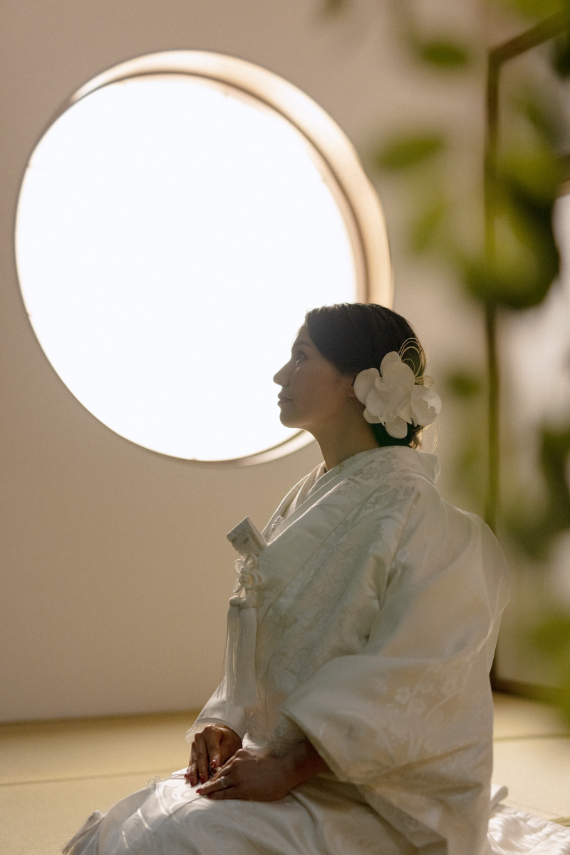 夜月に照らされるように