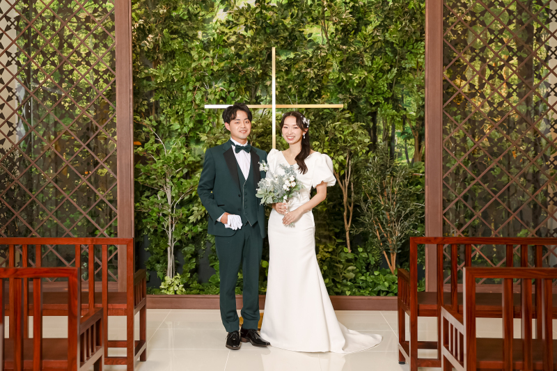 本格的なチャペルの前で