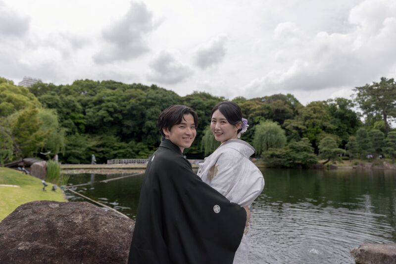 水辺に映るふたりの記念日