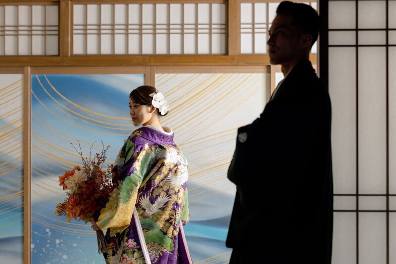 色打掛の繊細な刺繍と柄