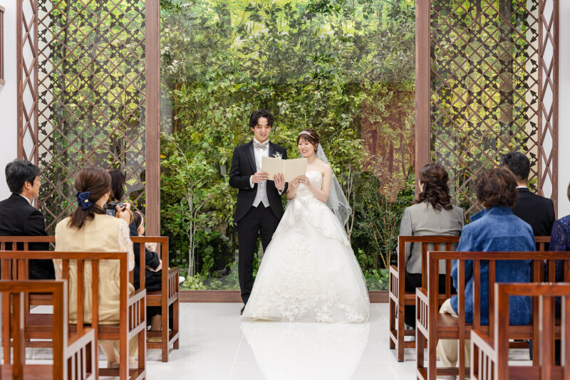 家族の前で誓いを