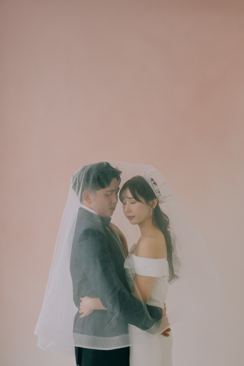 ベールに包まれて