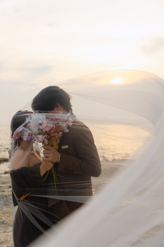 【洋装ロケーション】夕陽に包まれた忘れないひととき