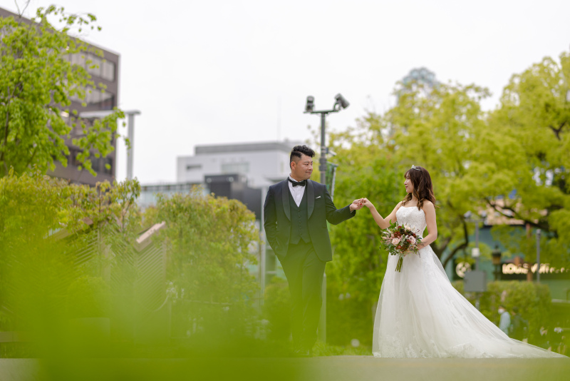 紳士的な新郎様のエスコートで撮影スタート