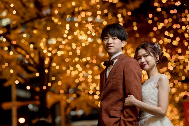 イルミネーションの光に囲まれて幻想的な写真を残そう