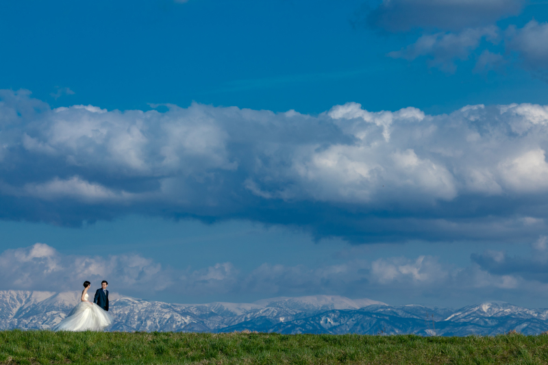 お互い違う街で育ち、たまたま出会ったこの街これからずっとこの街で暮らしていくことを決めた二人街のシンボルとも言える背景の中での一枚