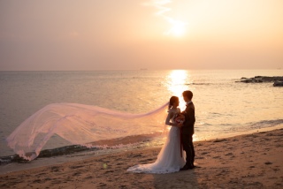 夕陽に照らされた二人の表情は二人しか知らない特別な思い出