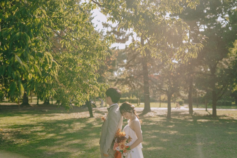 12月末までの限定プラン♪【庄内緑地公園ドレスロケーションプラン】緑いっぱいのロケーションフォト◆全カットデータ+ヘアメイク付