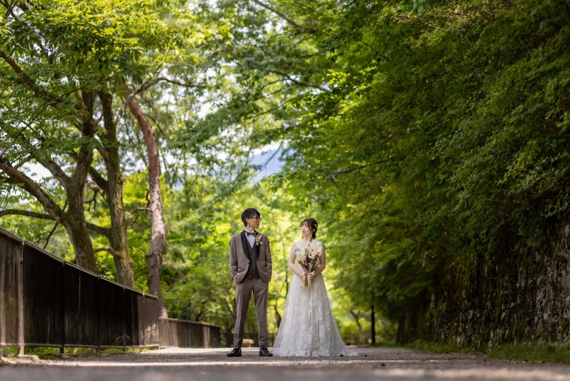 12月末までの限定プラン♪【庄内緑地公園ドレスロケーションプラン】緑いっぱいのロケーションフォト◆全カットデータ+ヘアメイク付