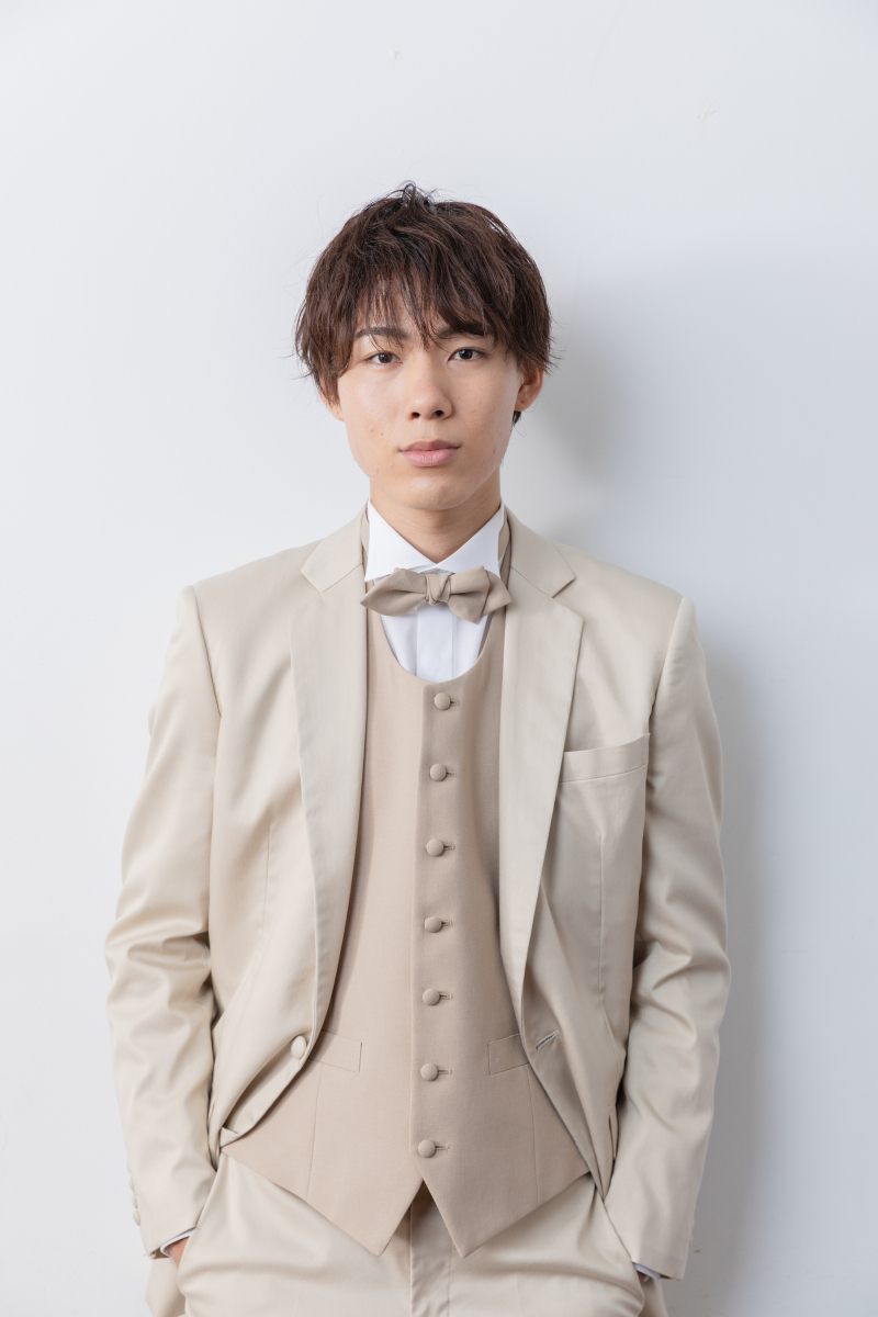 ノッチドラペル丸首ベストタキシード