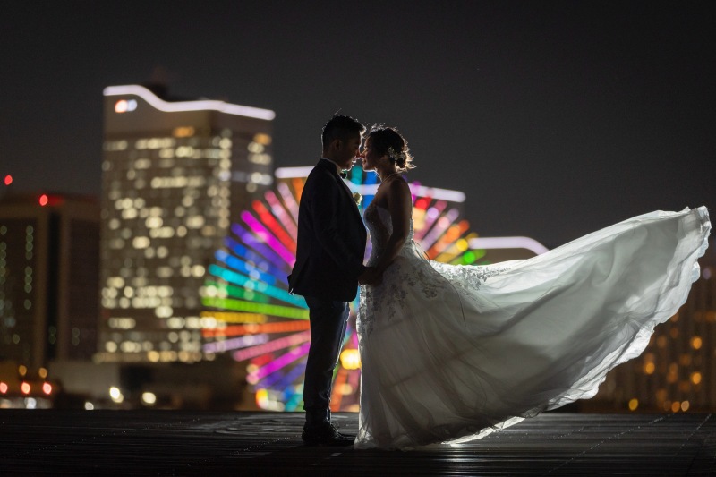 みなとみらいの観覧車を背景に