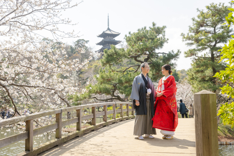 大きな橋の上で
