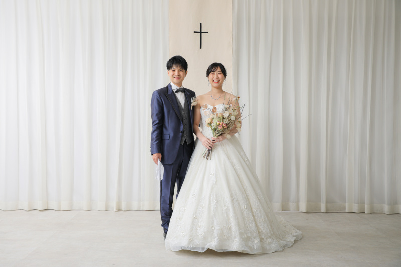 チャペルの前で