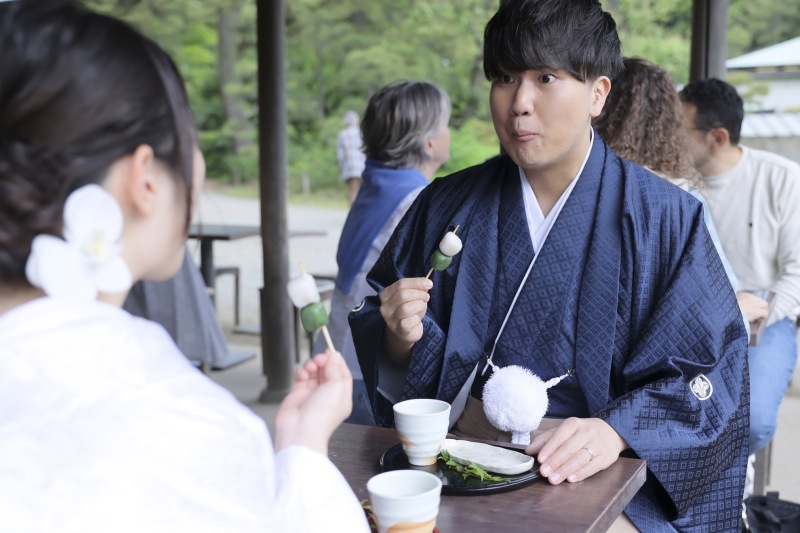 美味しそうに食べるご新郎様