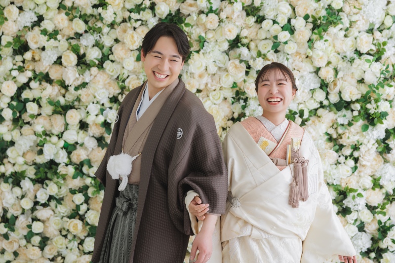 お花の壁で、ハッピー全開!