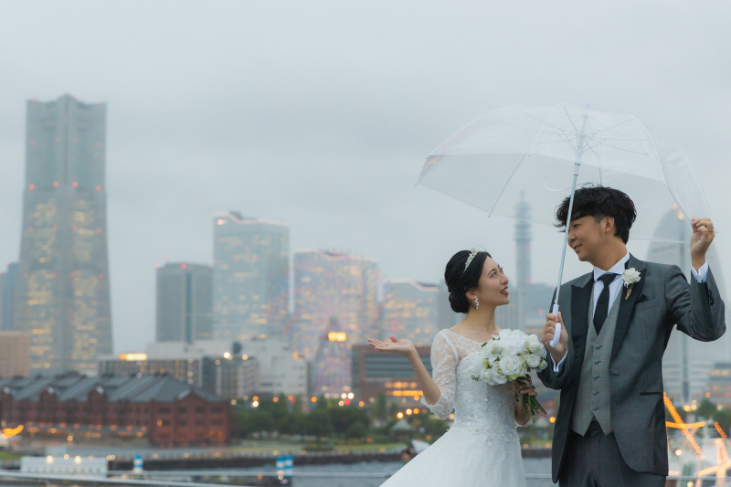 みなとみらいを背景に