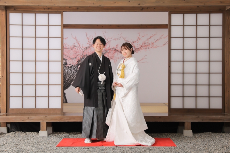 かっちりと立ち姿を