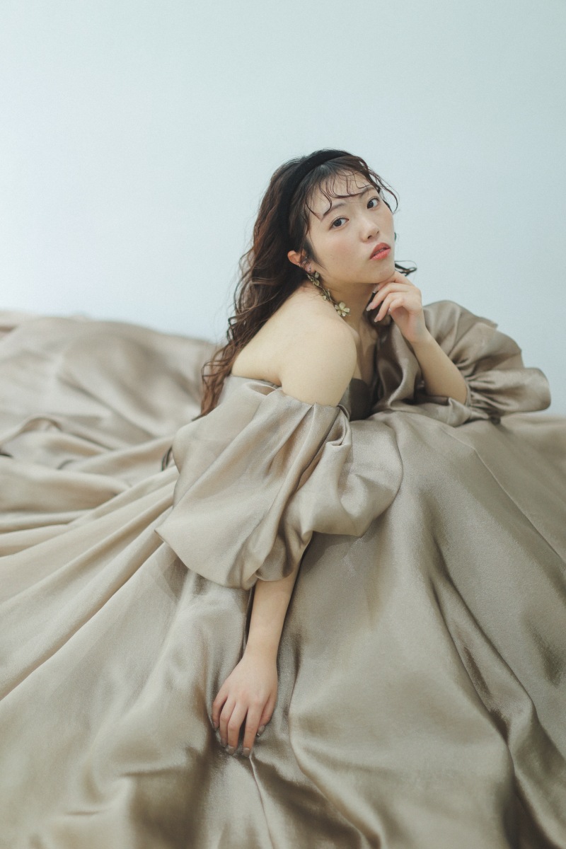 ドレスを広げて。