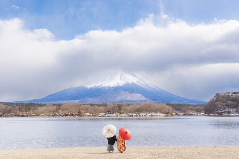 引きのカットも