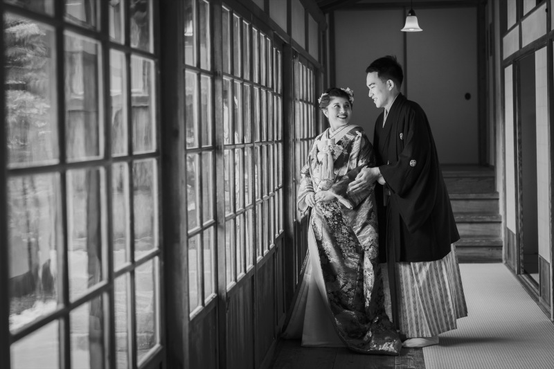 窓際でお話をしているお二人の様子も