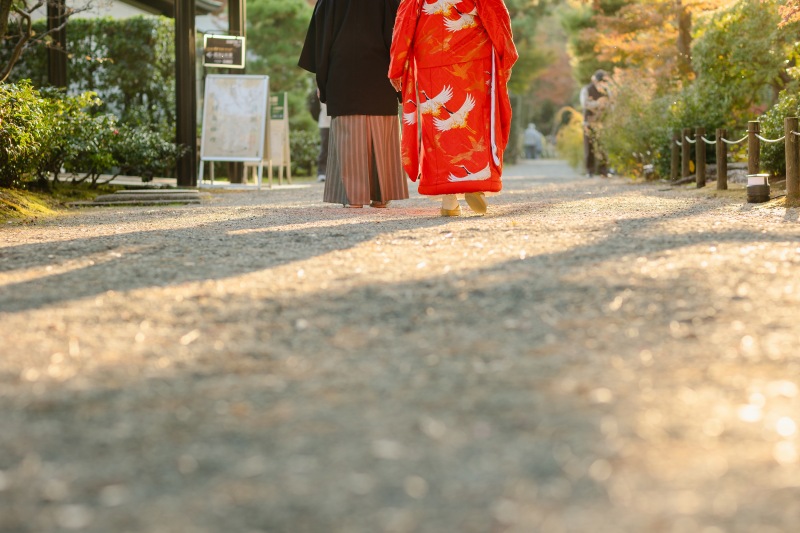 歩いてる足元も